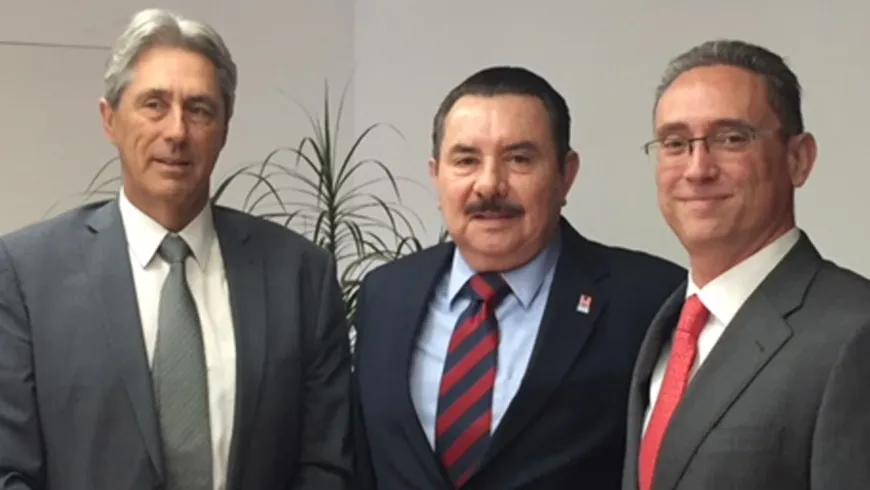 El presidente de HACU el Dr. Antonio Flores visita el Instituto Franklin-UAH