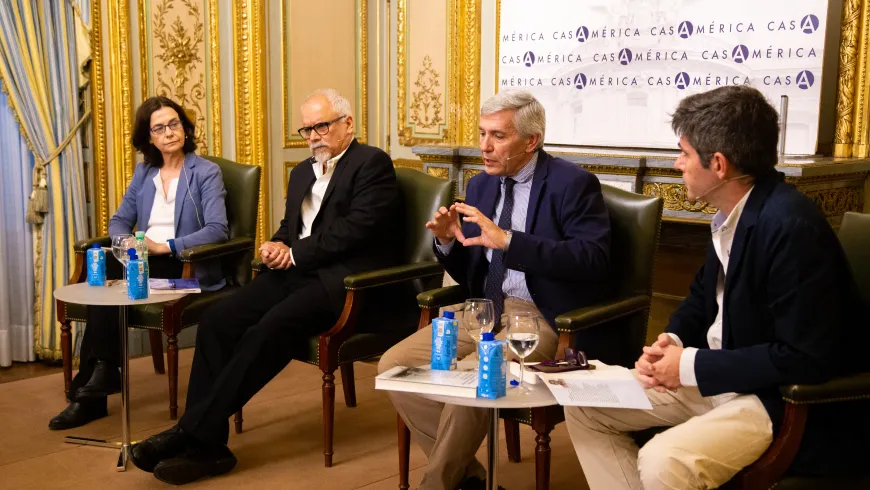 Mesa redonda Cronicas y testimonios
