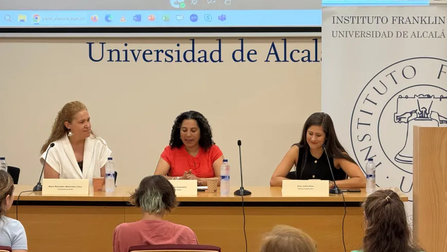 Martha Palacio, vocal investigadora del Instituto Franklin-UAH, clausura la exposición "Gloria Anzaldúa (1942-2004): Pensar entre mundos"