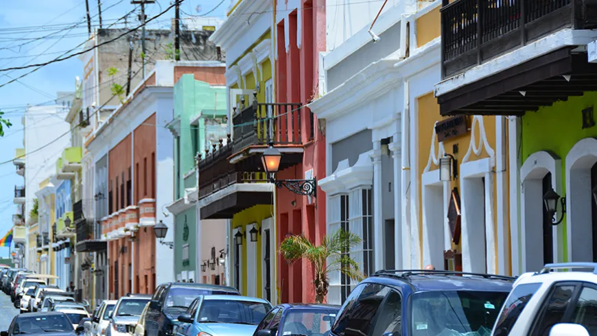 Appealing to "la colectividad: identidad, espanglish y poesía de la diáspora puertorriqueña"