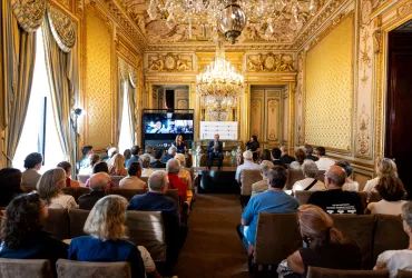 Mesa redonda “Guerra comercial y tecnofeudalismo”