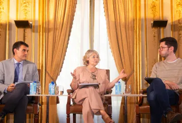 Mesa redonda Democracia y Derechos Humanos