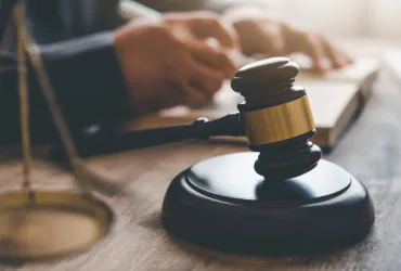 El español en la legislación estadounidense: entre la asistencia y la amenaza